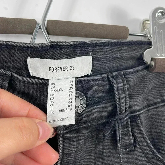 NWT  forever 21 Mid Rise Skinny Jeans 25x29 - Picture 2 of 7